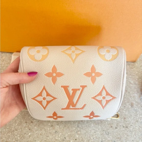 🩷sold🩷Louis Vuitton Mini Bumbag By the Pool - Picture 3 of 15